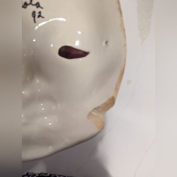 Vintage handmade ceramic Mardi gras lavender metallic shiny wall decor mask - Picture 9 of 11